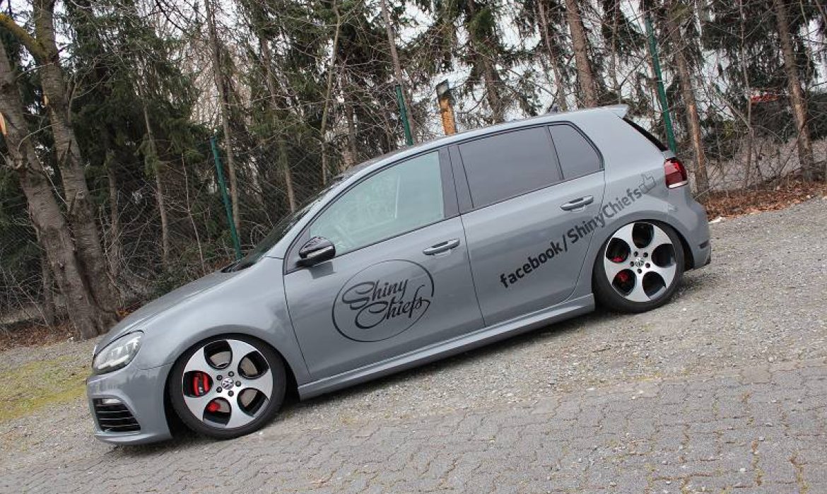 VW Golf 6 Folierung in grau glänzend - Folienking.de