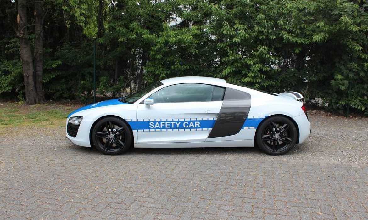 Audi R8: Beschriftung im "Safety Car" Design