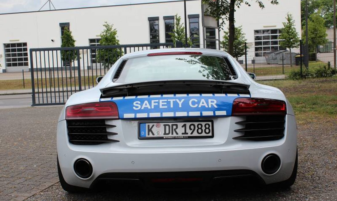 Audi R8: Beschriftung im "Safety Car" Design
